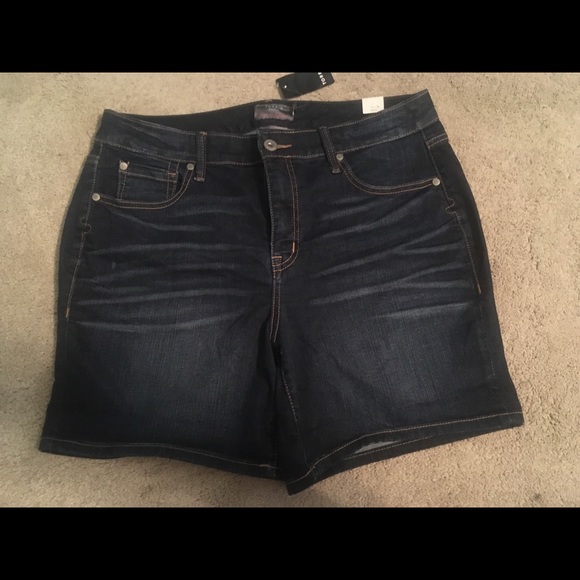 NWT Torrid size 14 dark wash high rise denim midi shorts - Picture 6 of 7